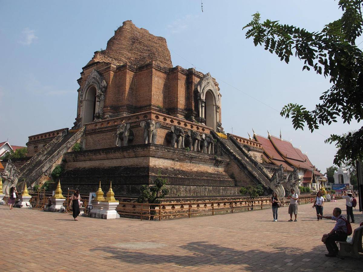 Wat Chedi Luang wisata di Chiang Mai