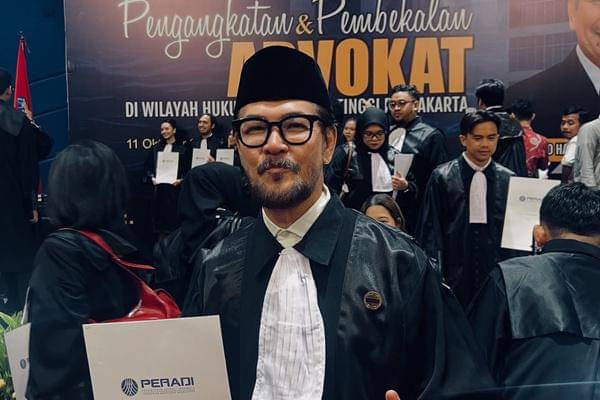 Ferry Salim Diangkat Sebagai Advokat (instagram.com/ferrysal1m)