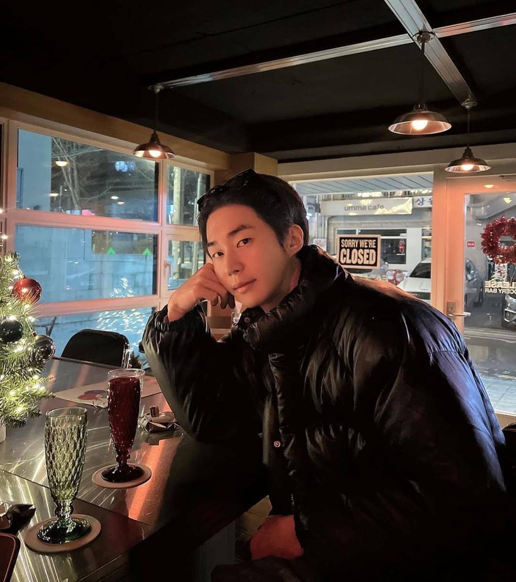 Potret aktor Moo Jin Sung