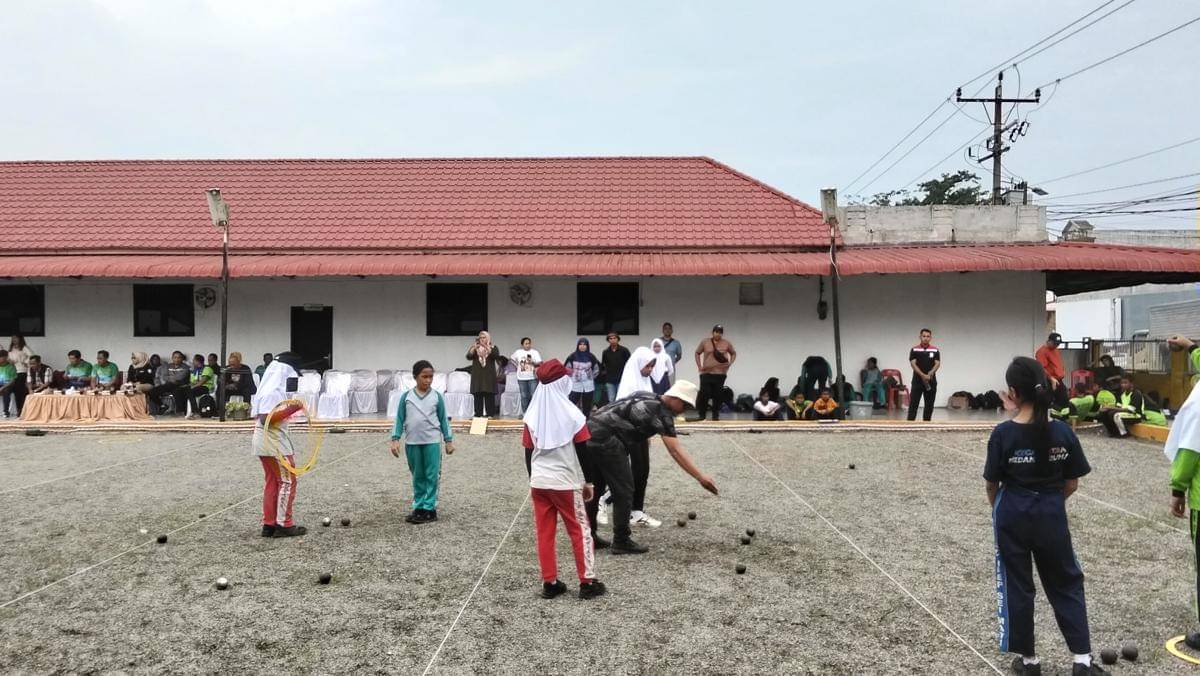 Aksi atlet di cabor petanque Porkot Medan XV (dok.media porkot)