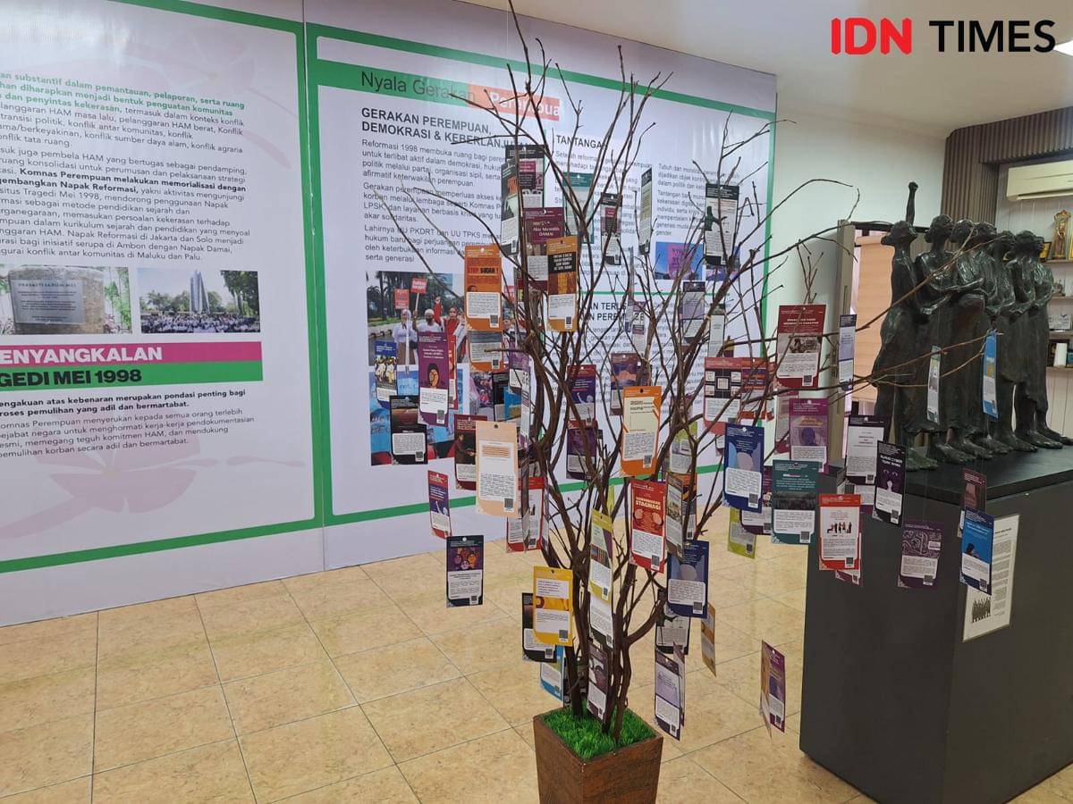 Pameran dalam agenda 27 Tahun Komnas Perempuan. (IDN Times/Lia Hutasoit)