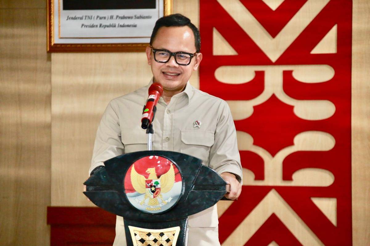 Wakil Menteri Dalam Negeri (Wamendagri) Bima Arya Sugiarto saat menghadiri acara Launching Portal Satu Data Provinsi Nusa Tenggara Timur (NTT) di Aula Fernandez, Kantor Gubernur NTT, Kupang, Selasa (14/10/2025). (Dok. Kemendagri)