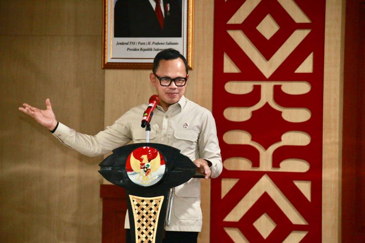 Wakil Menteri Dalam Negeri (Wamendagri) Bima Arya Sugiarto saat menghadiri acara Launching Portal Satu Data Provinsi Nusa Tenggara Timur (NTT) di Aula Fernandez, Kantor Gubernur NTT, Kupang, Selasa (14/10/2025). (Dok. Kemendagri)