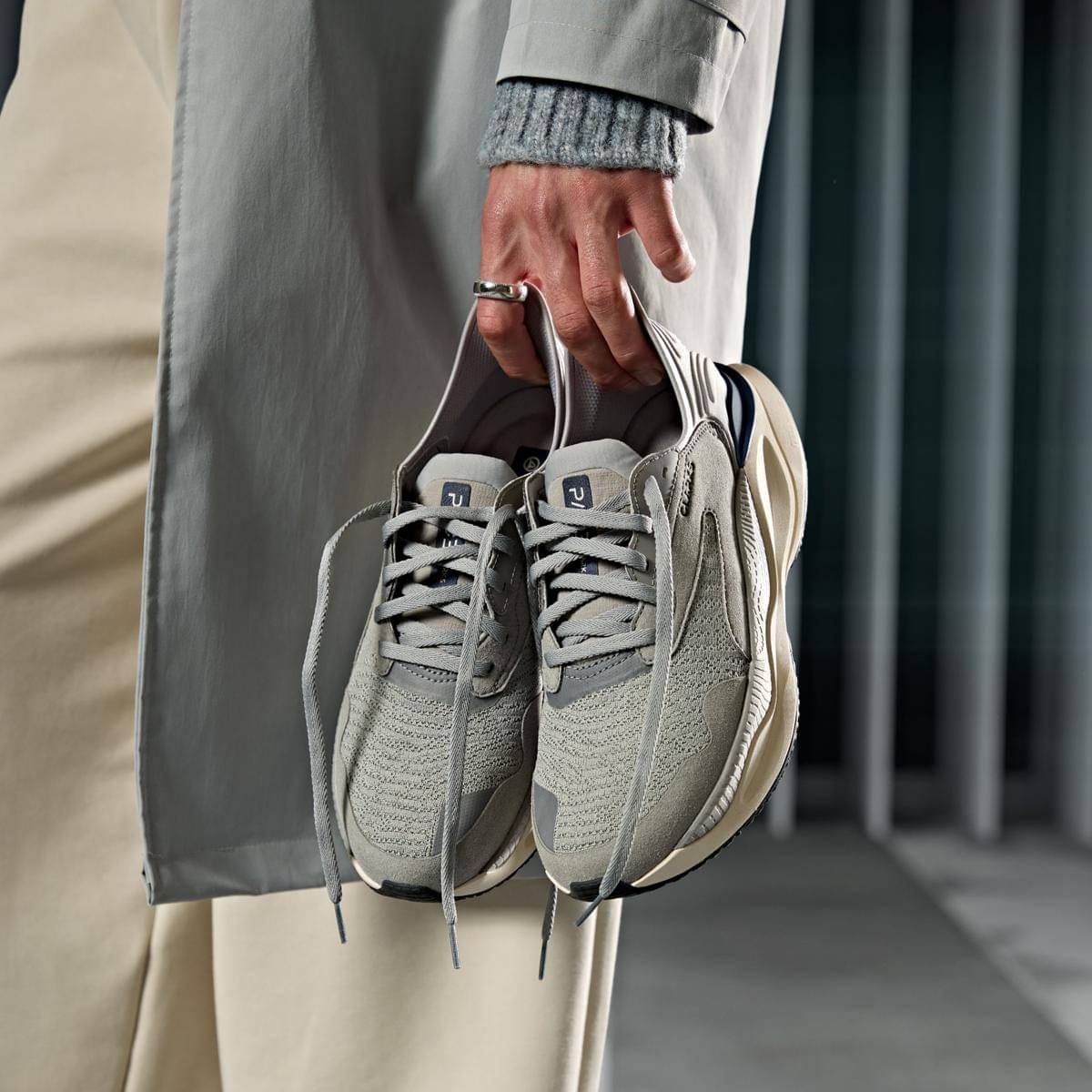 M_Clarks_Pace_Grey_26184664_Lifestyle_In_Hand_1_PP_3000x3000.jpg