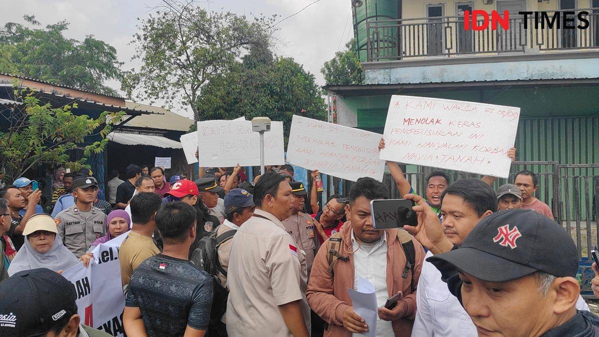 Proses pengukuran lahan di Bekasi ditolak warga. (IDN Times/Imam Faishal) 