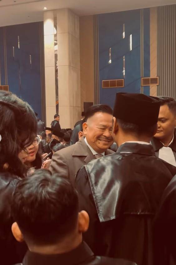 Ferry Salim Diangkat Sebagai Advokat (instagram.com/ferrysal1m)