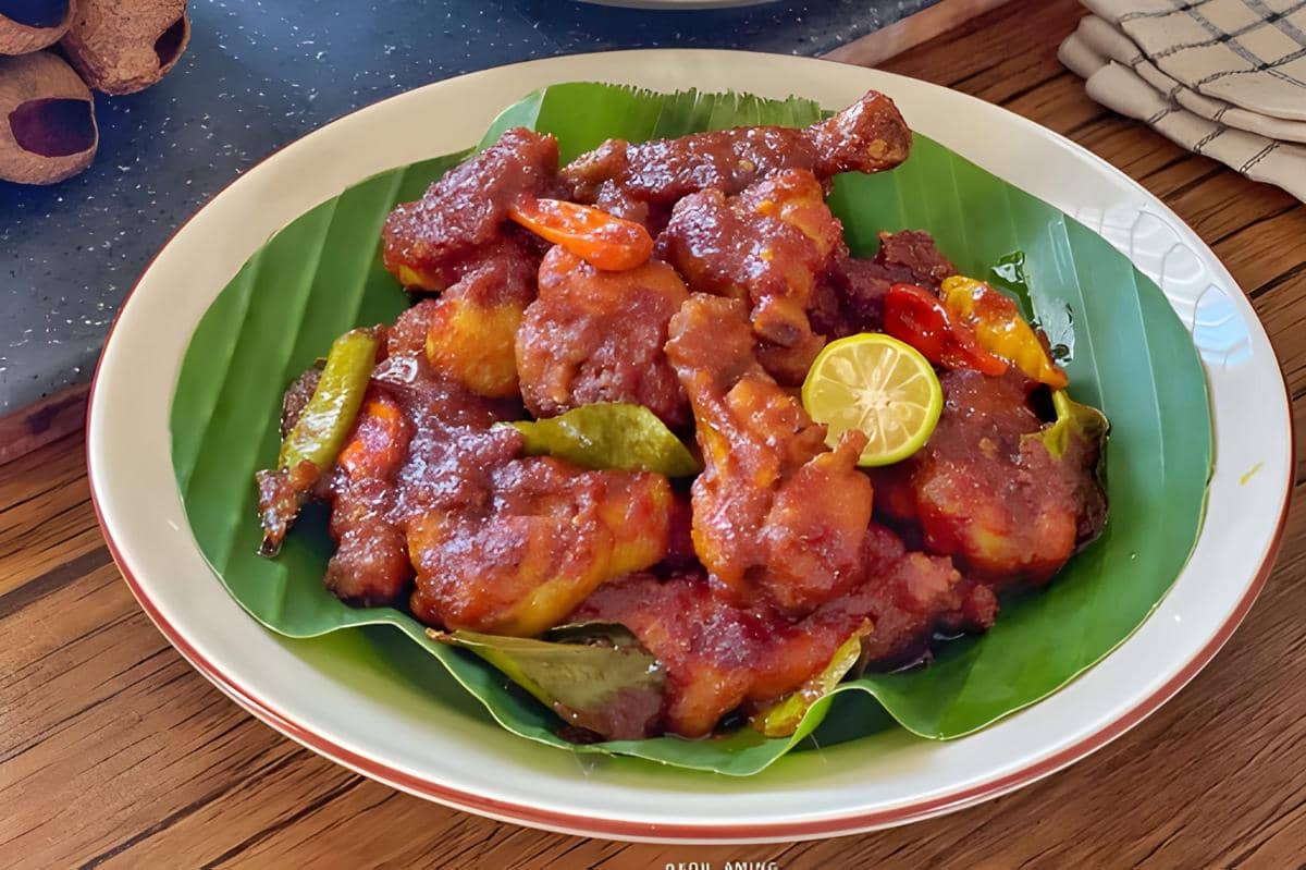 Tumis ayam bumbu hitam