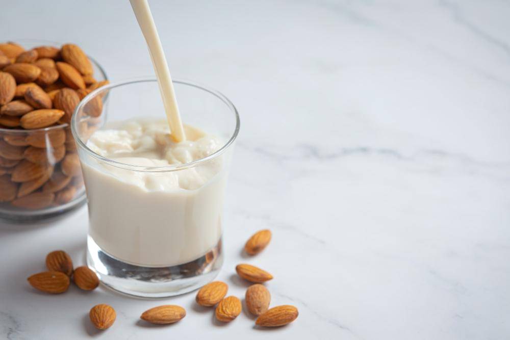 ilustrasi susu almond