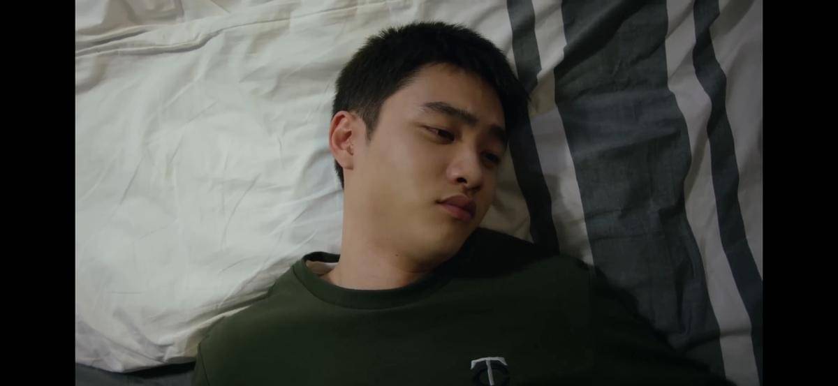 potret D.O EXO di still cuts web drama Positive Physique.