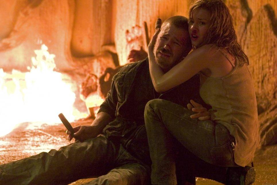 Chad Michael Murray dan Elisha Cuthbert dalam film House of Wax