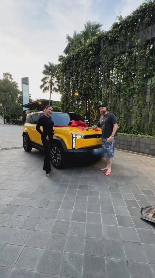 Melaney Ricardo Beli Mobil Mewah (tiktok.com/melaney_ricardo)