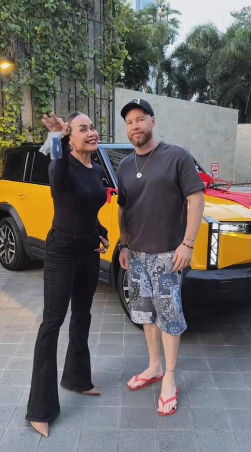 Melaney Ricardo Beli Mobil Mewah (tiktok.com/melaney_ricardo)
