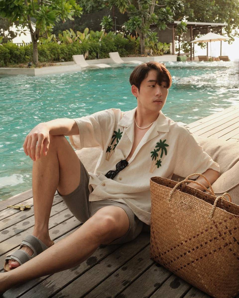 styling outfit pakai sendal ala Est Supha