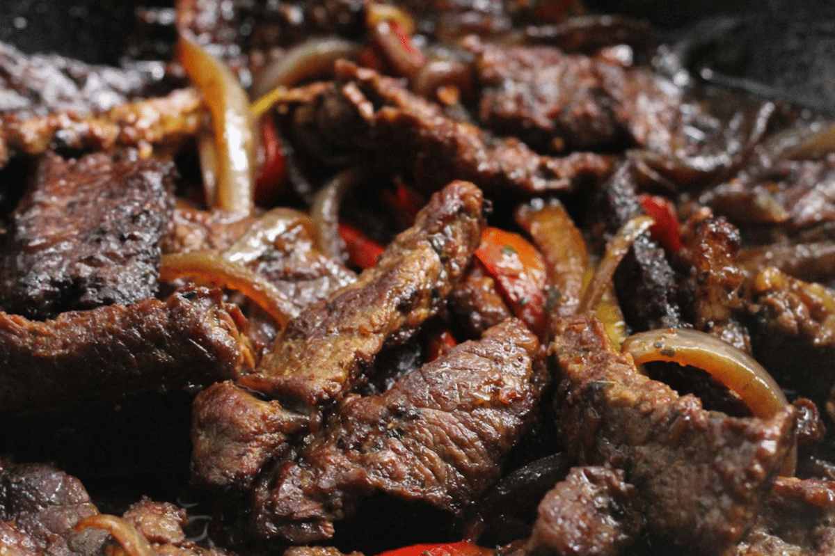 ilustrasi semur daging sapi panggang