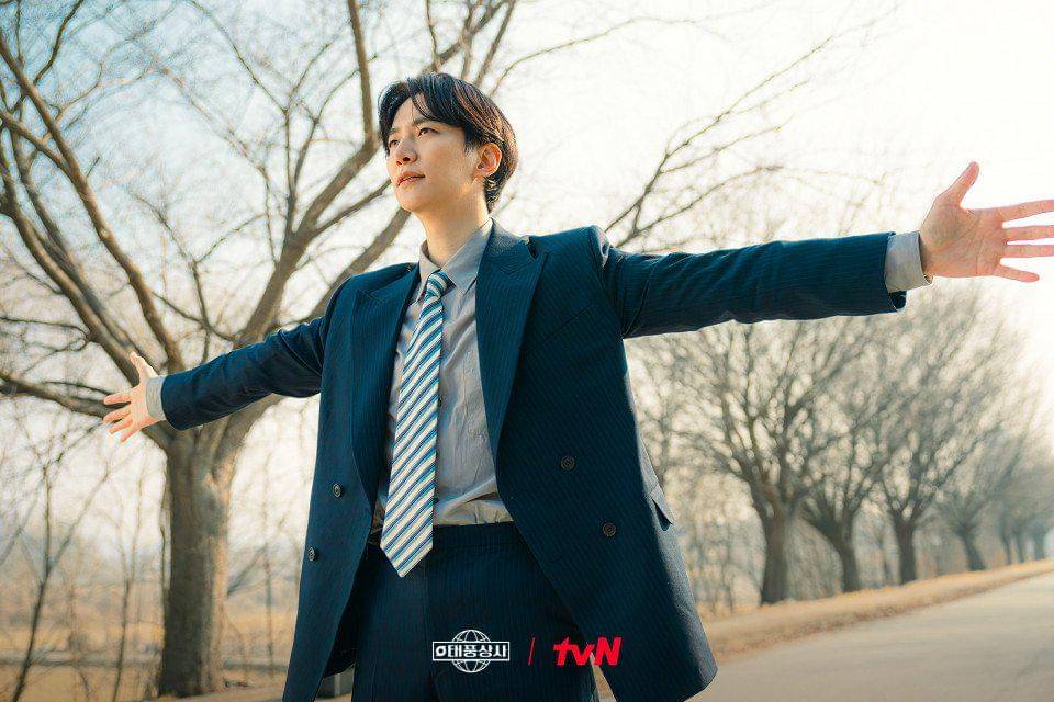 Lee Junho di Typhoon Family