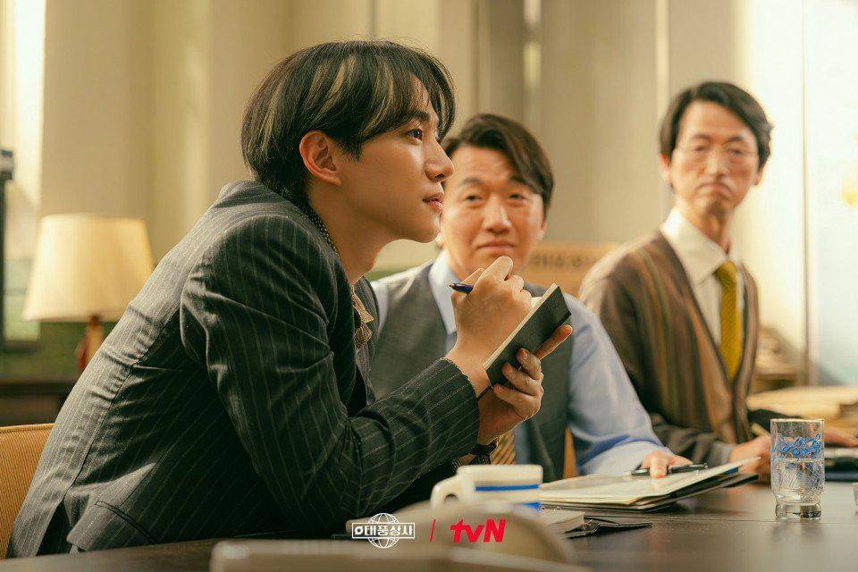 cuplikan drama Typhoon Family