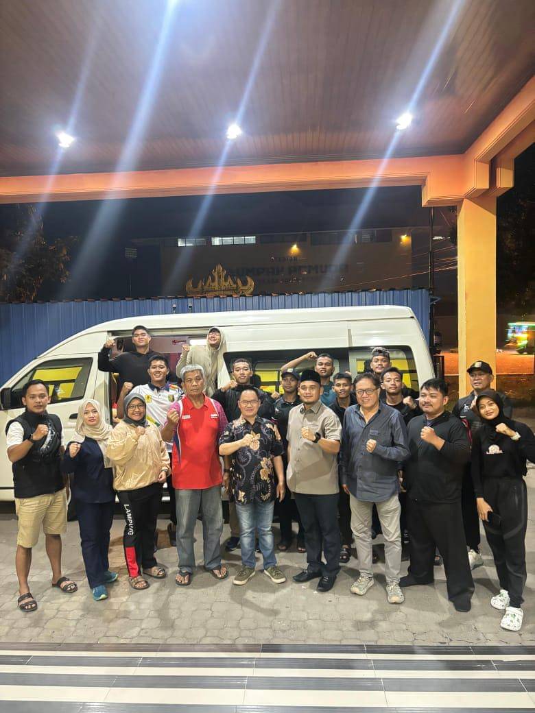 IPSI Lampung saat berangkat dari Lampung menuju PON Beladiri di Kudus. (IDN Times/istimewa)