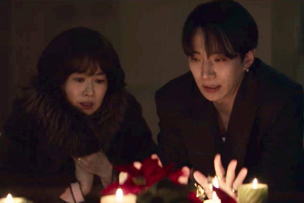 Jung Jeong Mi (Kim Ji Young) dan Kang Tae Poong (Lee Jun Ho) dalam drakor Typhoon Family 