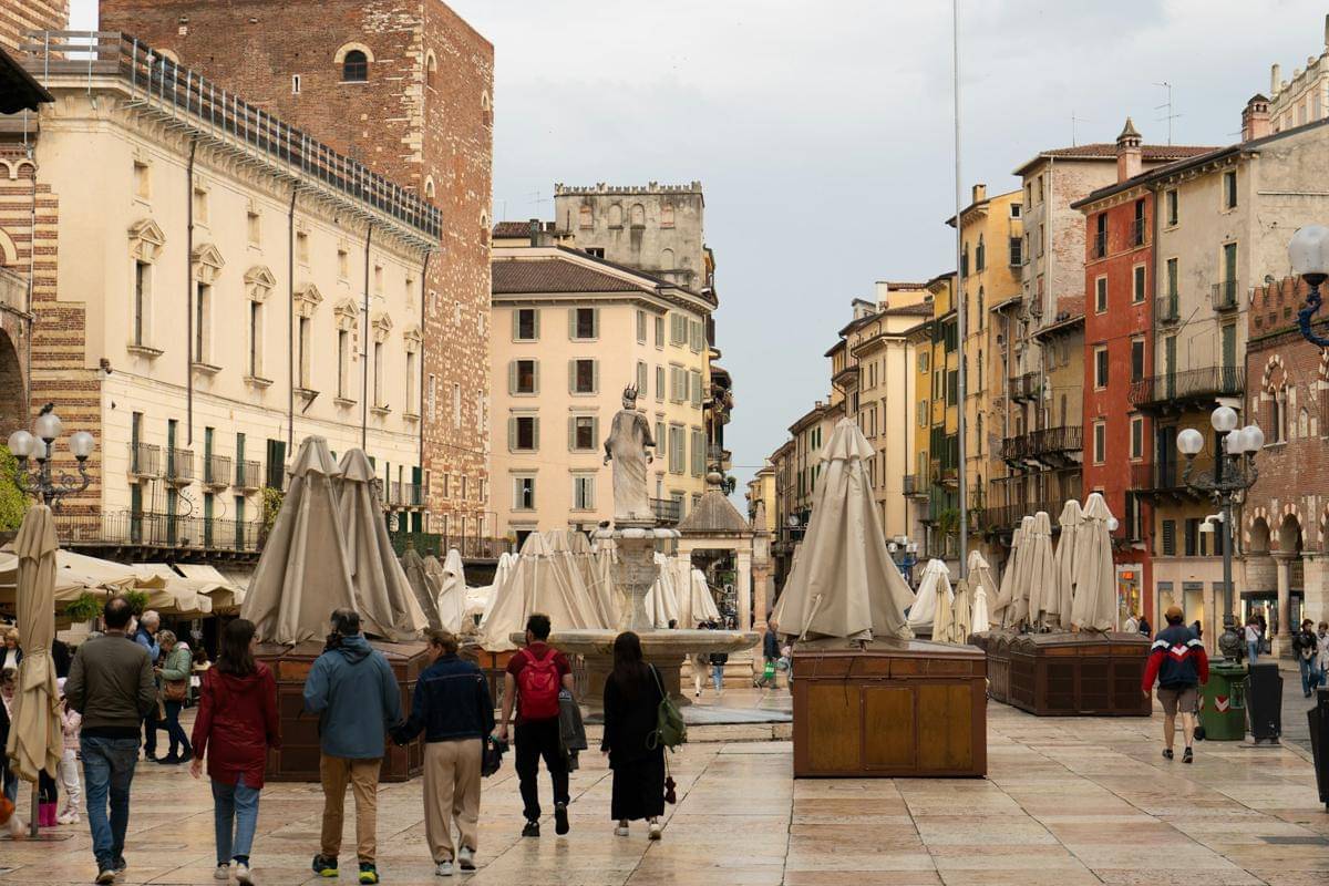 potret Piazza delle Erbe, Verona, Italia