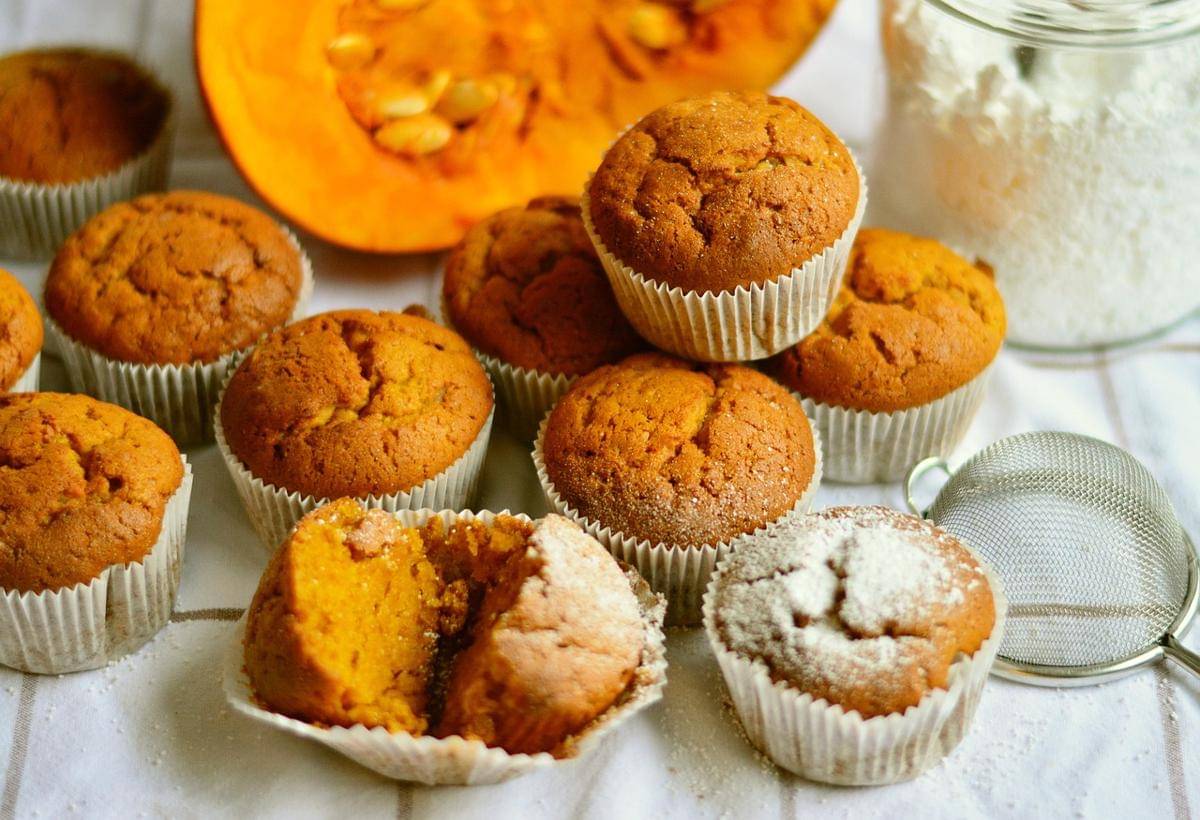 ilustrasi muffin oat labu kuning