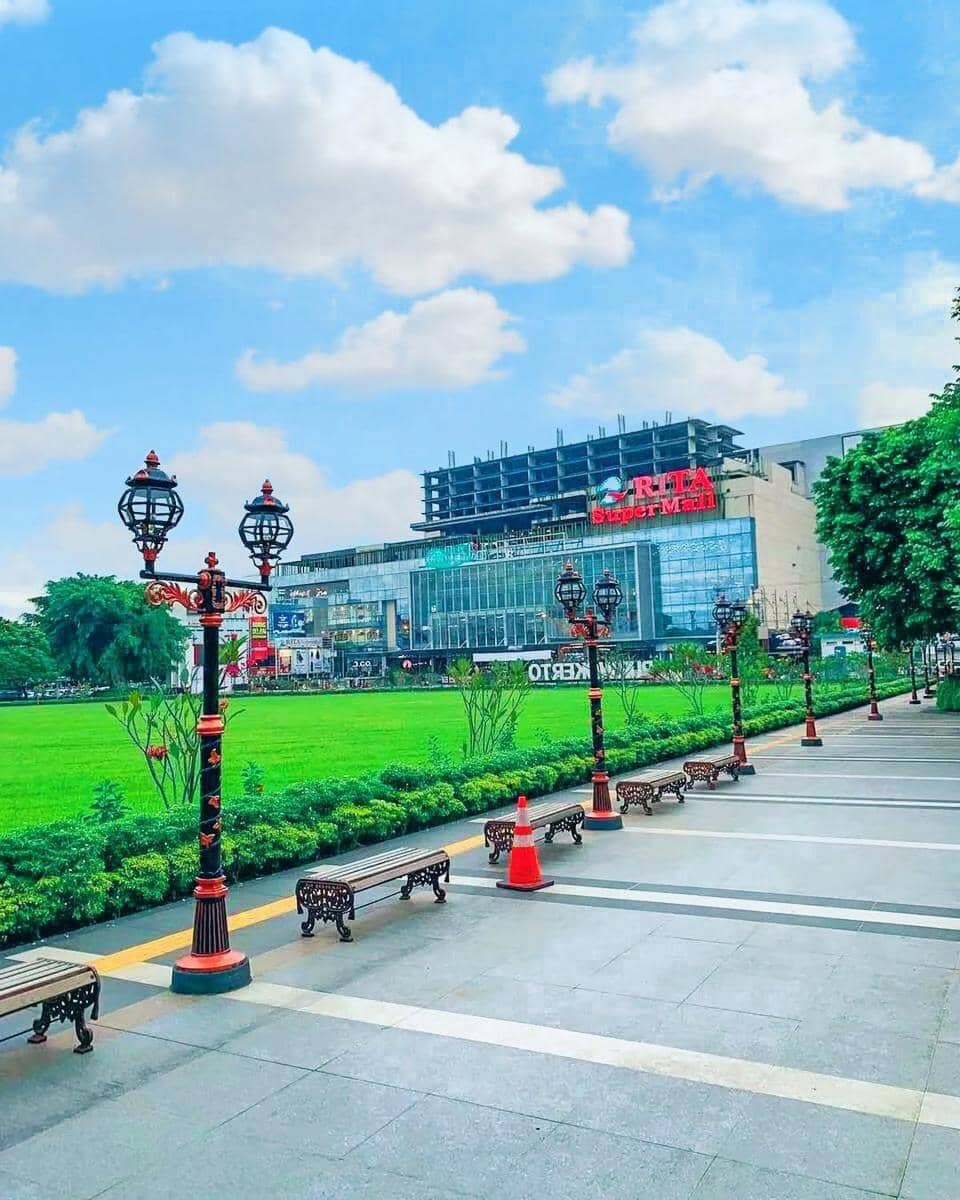 Suasana pagi di Alun-Alun Purwokerto. 