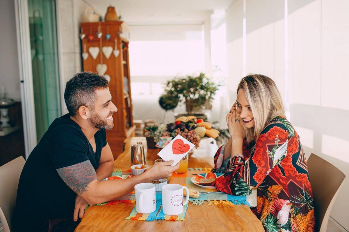 ilustrasi pasangan romantis
