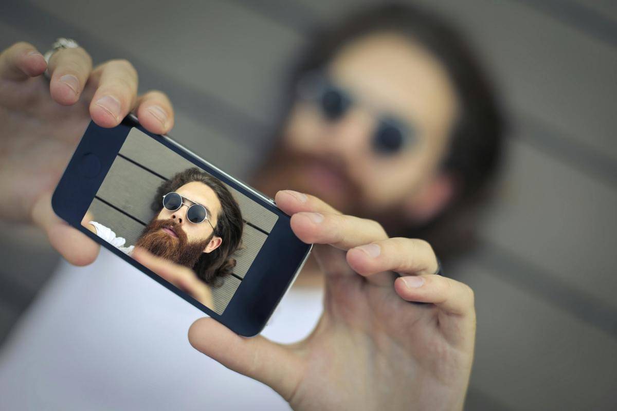 ilustrasi selfie