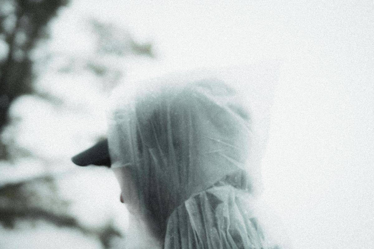 ilustrasi jaket hujan