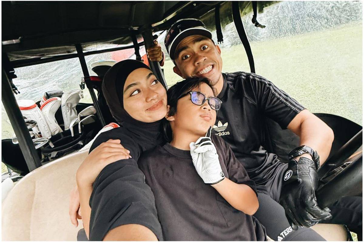 keluarga Ayudia Bing Slamet main golf