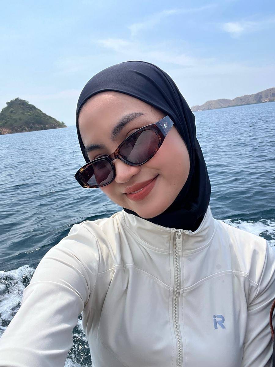 Xaviera Putri snorkling di Labuan Bajo