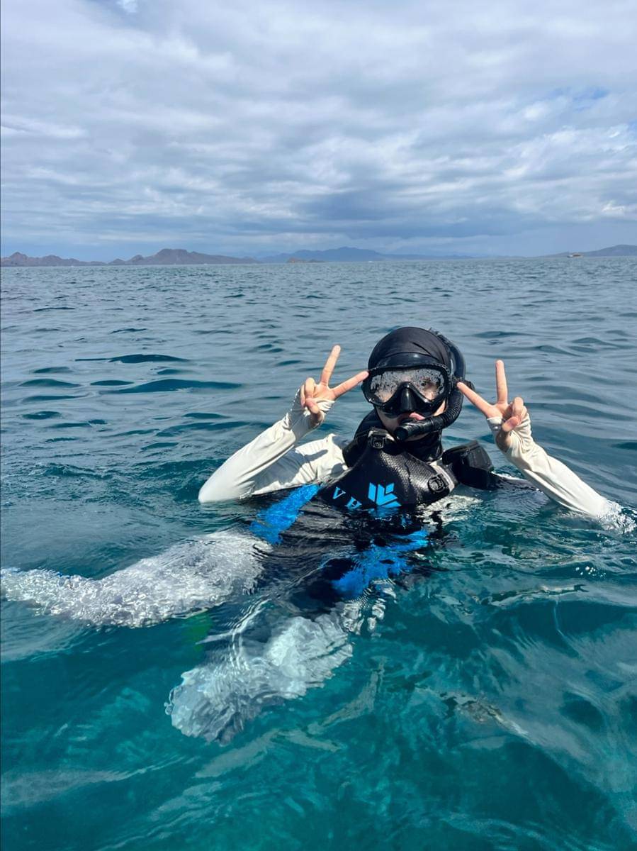 Xaviera Putri snorkling di Labuan Bajo