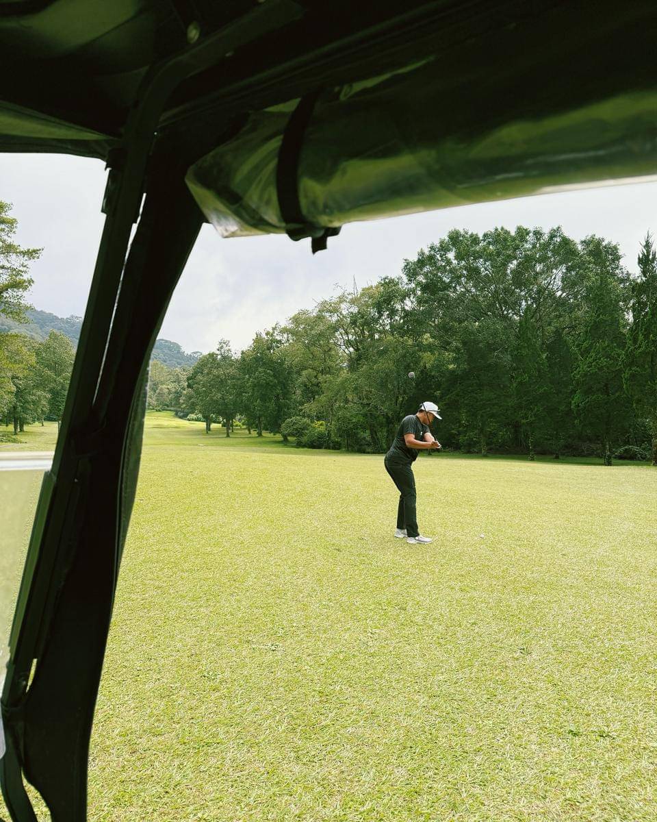 keluarga Ayudia Bing Slamet main golf