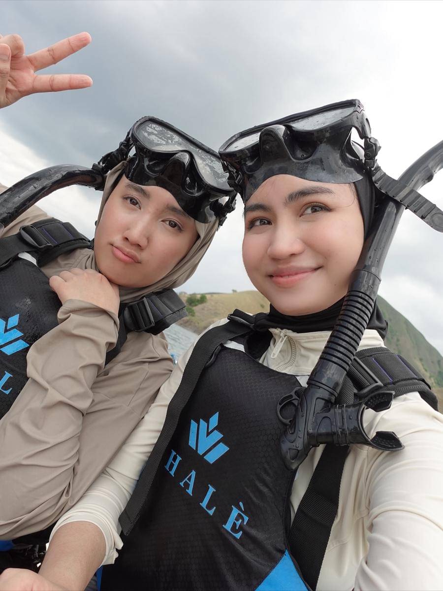 Xaviera Putri snorkling di Labuan Bajo