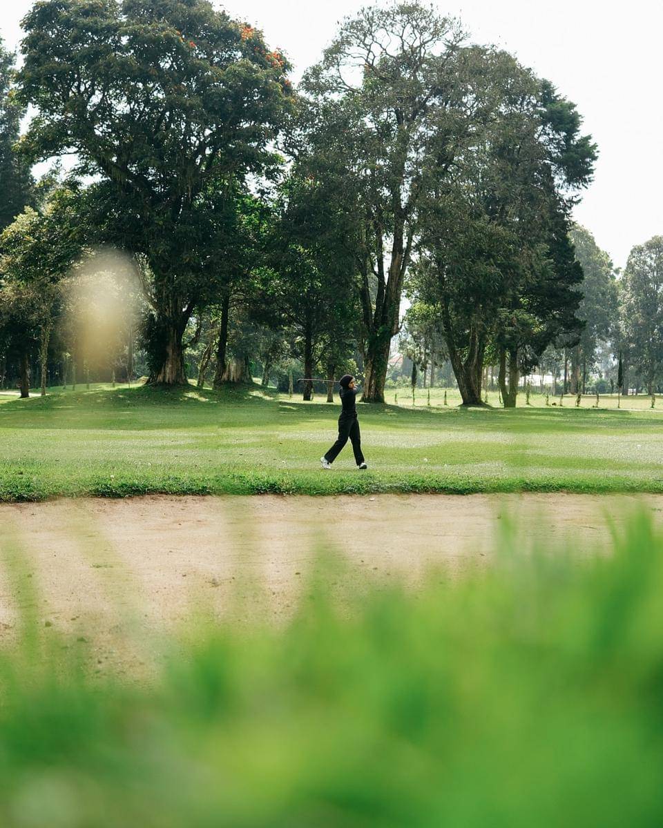 keluarga Ayudia Bing Slamet main golf