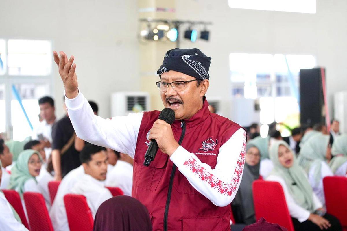 Menteri Sosial (Mensos) Saifullah Yusuf (Gus Ipul) saat melakukan kunjungan kerja (Kunker) ke Sekolah Rakyat Terintegrasi (SRT) 37 Serang, Banten, Rabu (15/10/2025). (Dok. Kemensos).