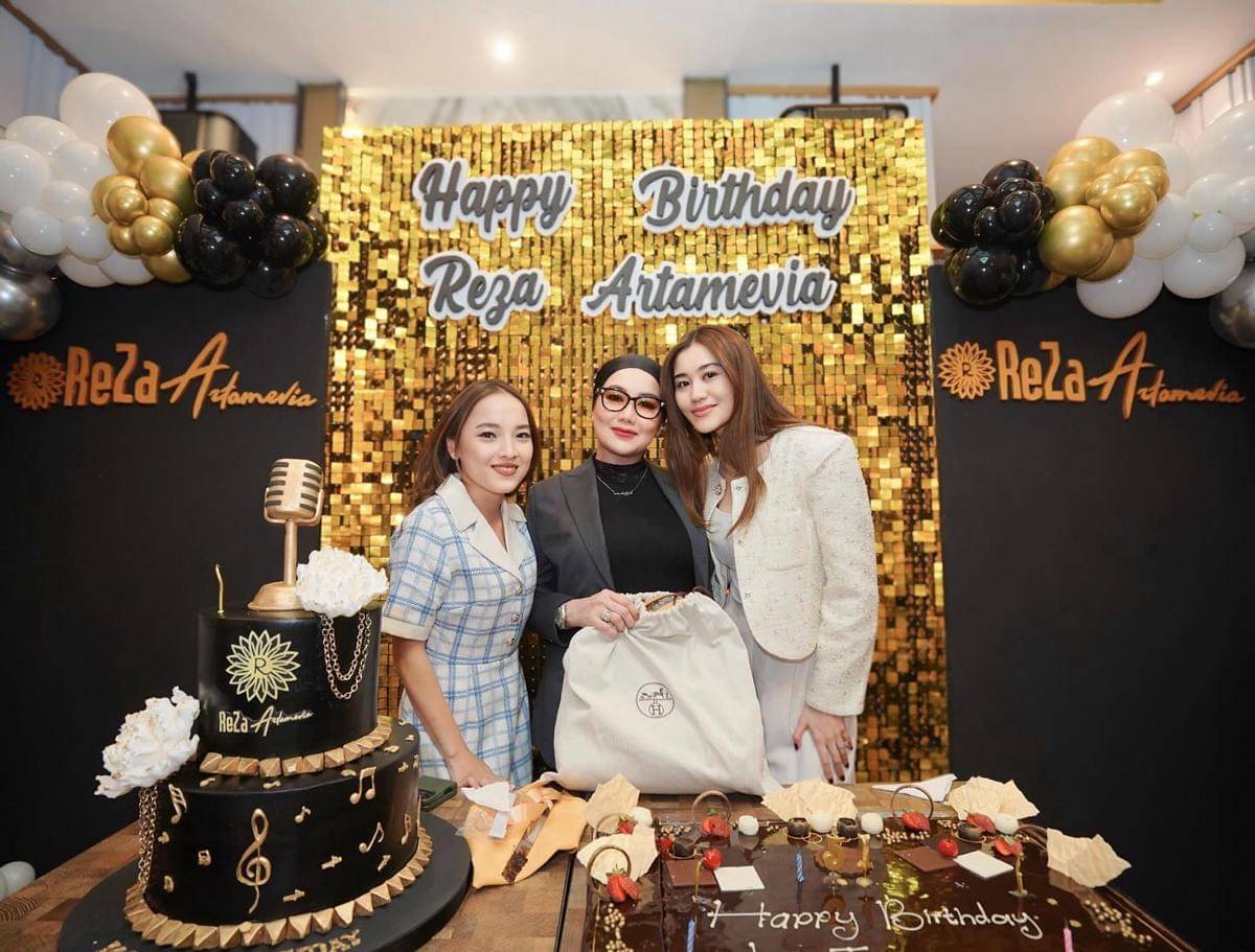 Kedekatan Aaliyah Massaid dan Kakak Angkatnya (instagram.com/babymamesaa)