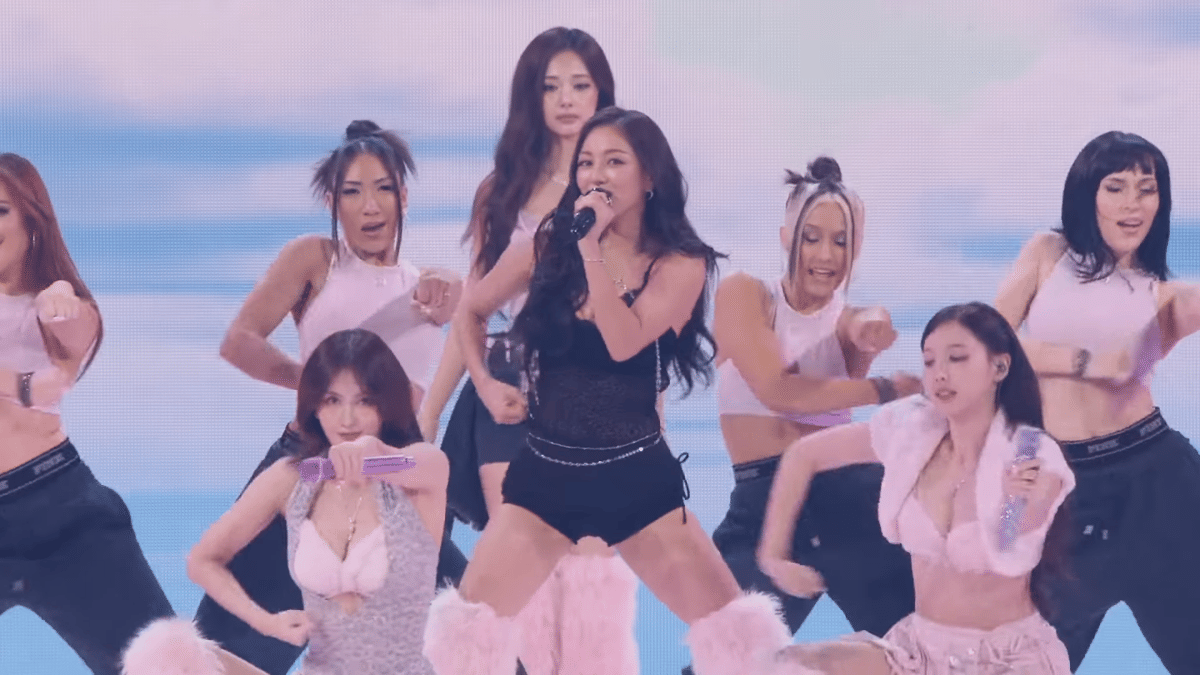 TWICE di Victoria's Secret Fashion Show 2025