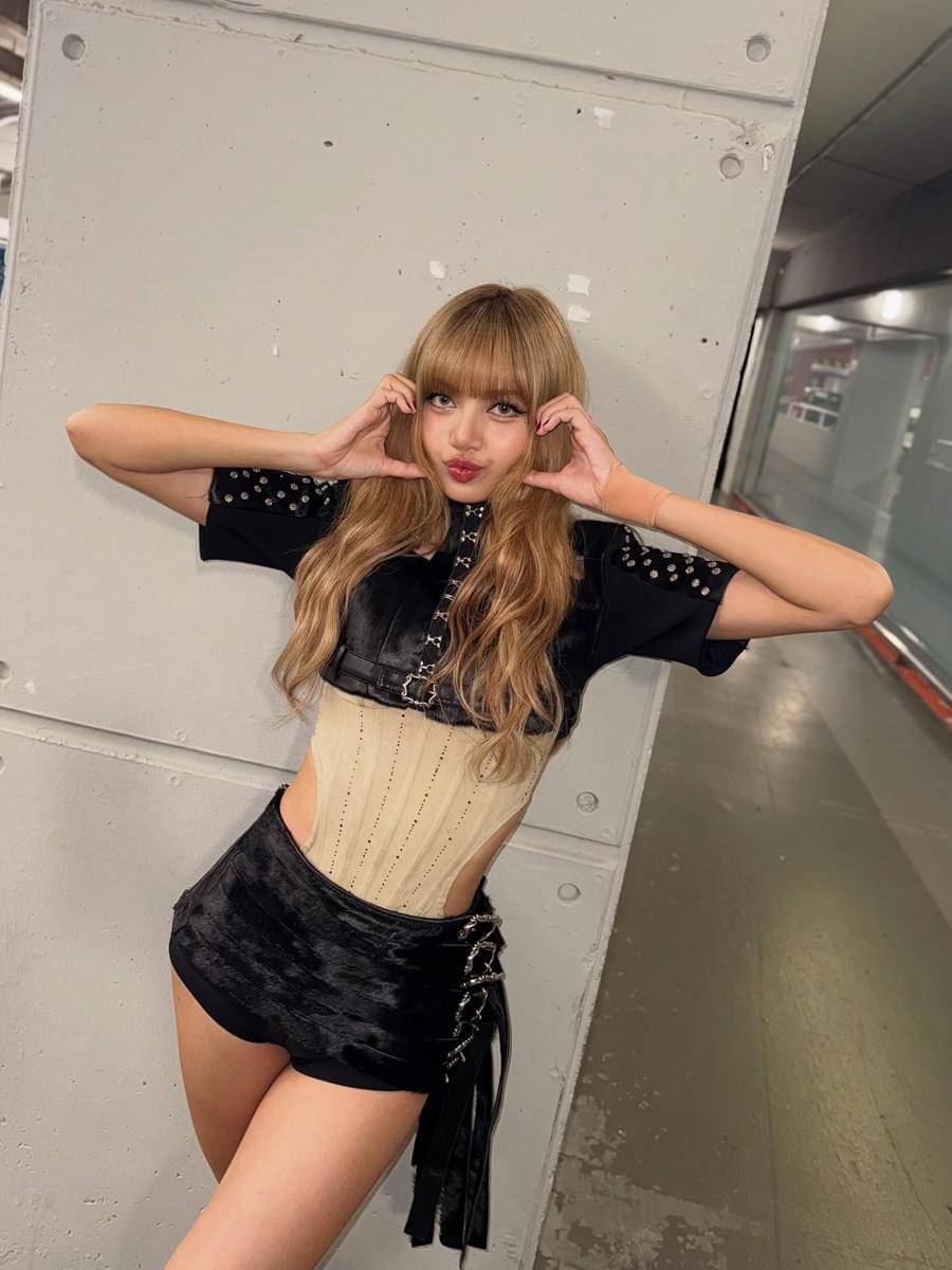 Lisa BLACKPINK