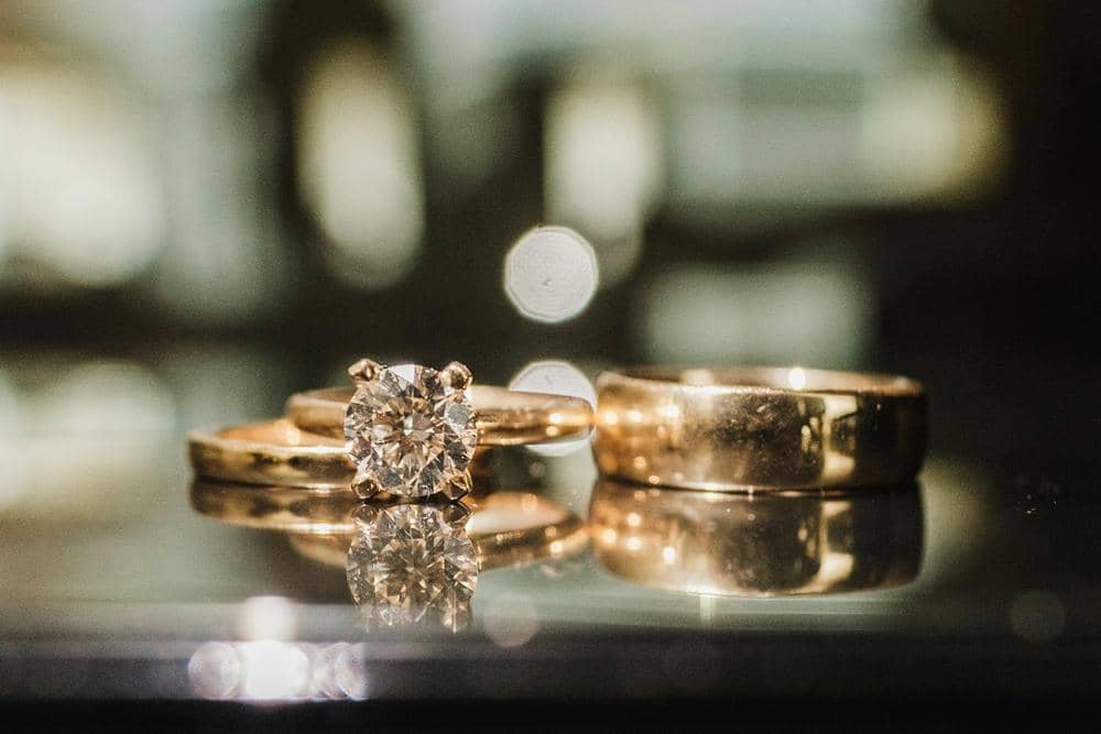 ilustrasi cincin emas