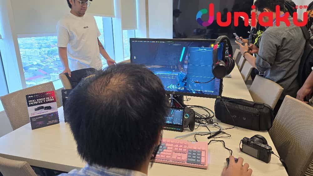 ROG Xbox Ally X Docked. Fotografer: Fahrul Nurullah. (Duniaku.com/Fahrul Nurullah)