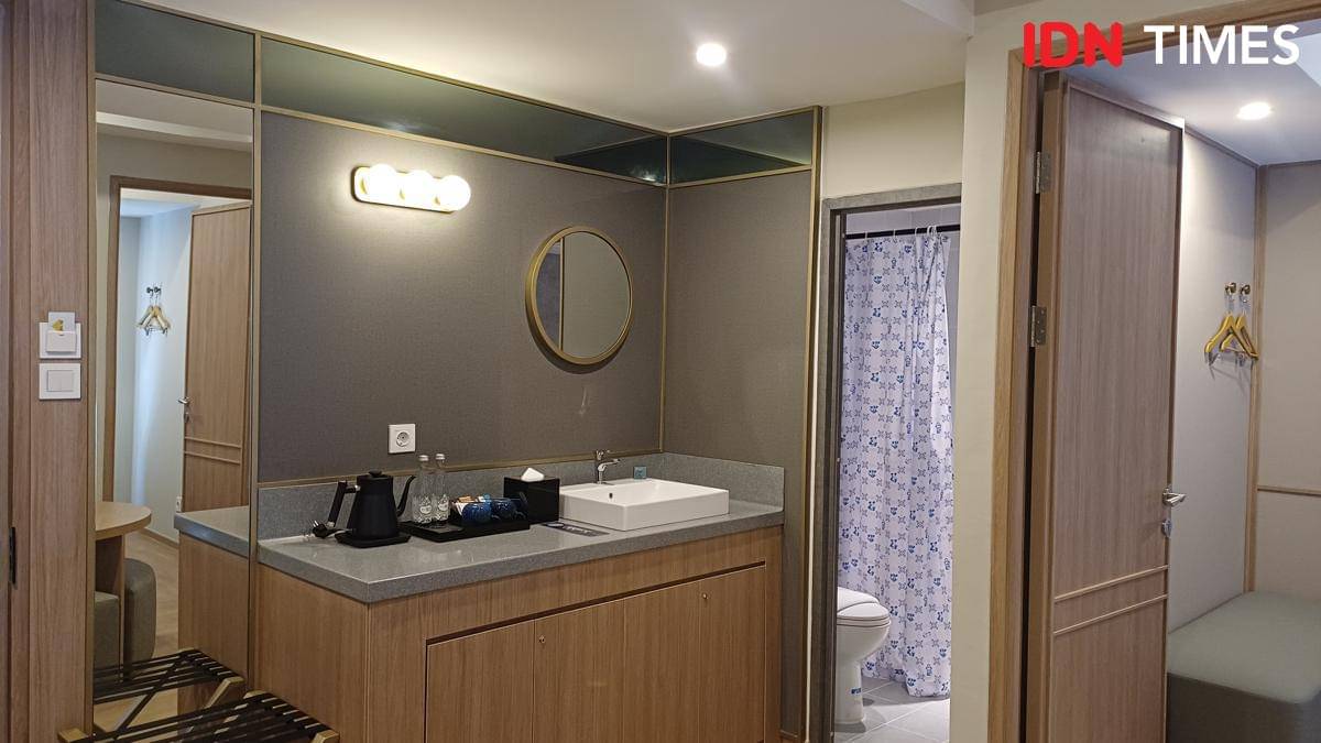 Potret dalam kamar hotel Golden Tulip Essential Resmi Buka di PIK2, Kabupaten Tangerang, Banten