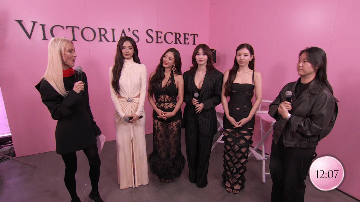 TWICE di Victoria's Secret Fashion Show 2025