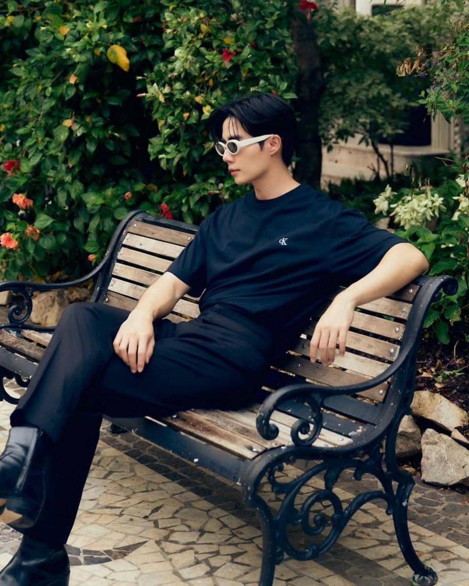 OOTD dengan gaya french tuck ala Zee Pruk Panich