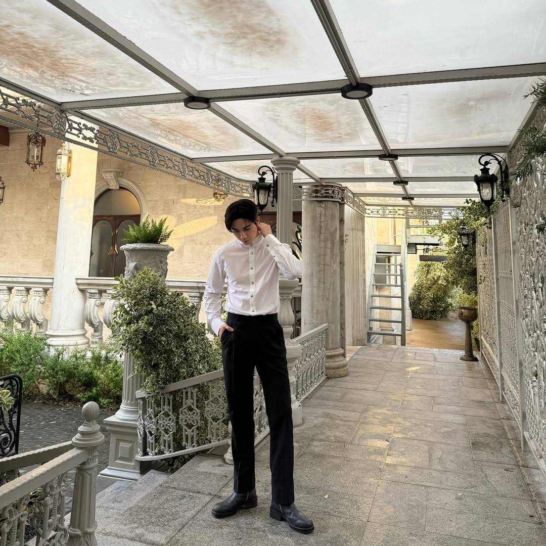 inspirasi gaya french tuck dari Zee Pruk Panich