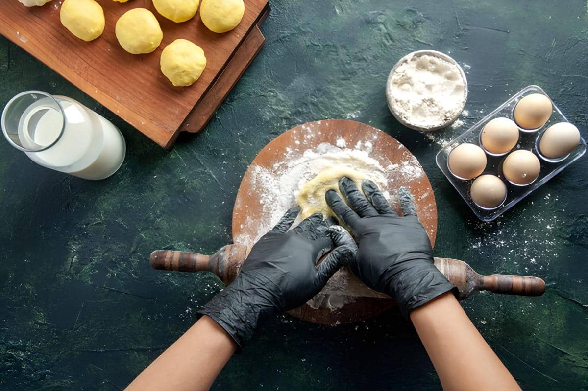 ilustrasi menggiling adonan