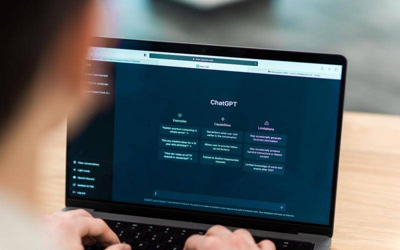 ilustrasi membuat prompt dengan ChatGPT oleh AI Prompt Engineer