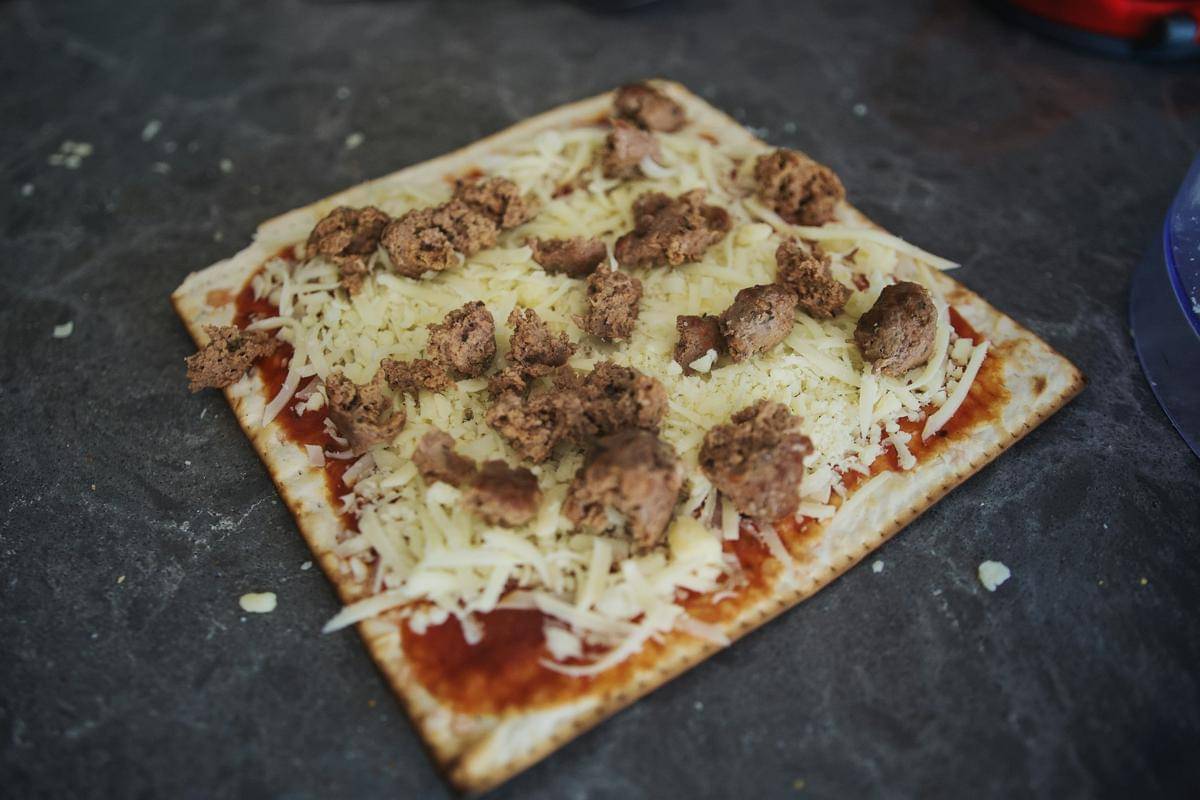 ilustrasi wagyu pizza