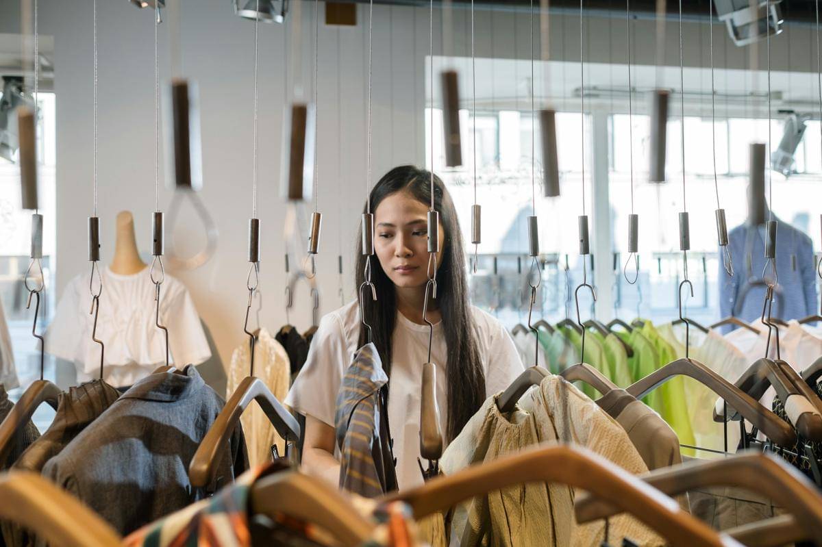 ilustrasi belanja barang thrifting