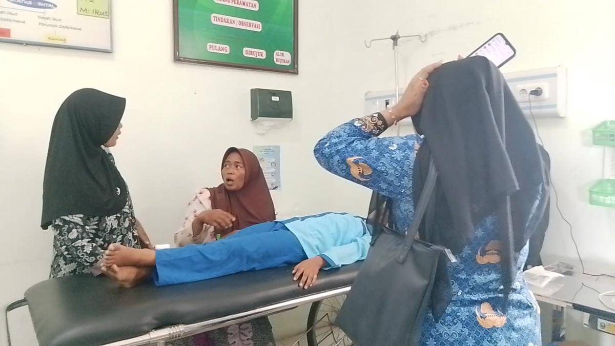 12 siswa di desa Kediren dilarikan ke Puskesmas Lembeyan usai satap menu MBG. IDN Times/Riyanto.