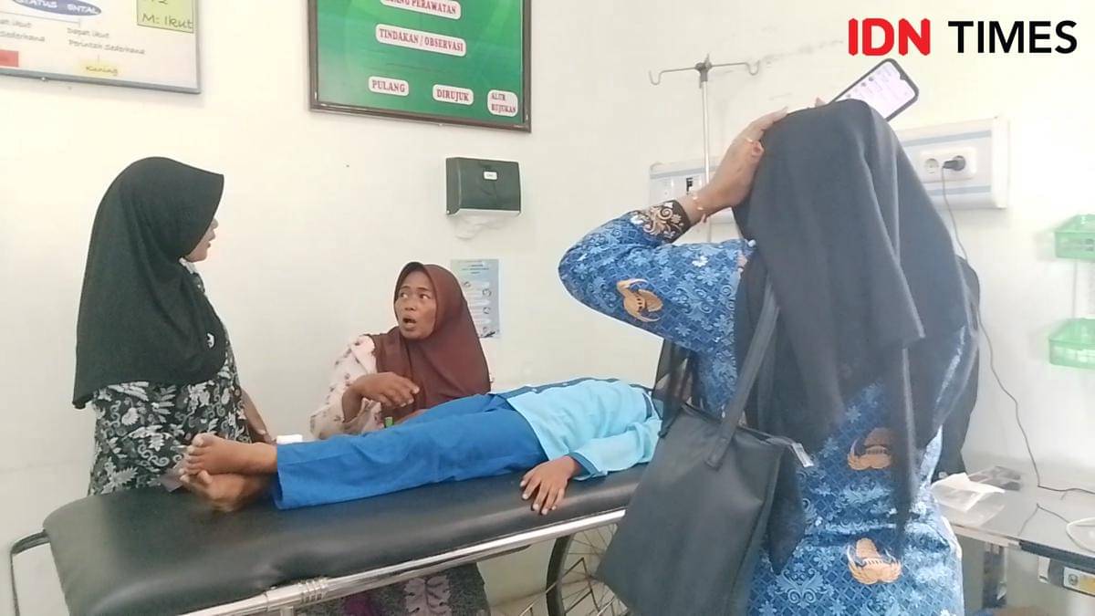 12 siswa di desa Kediren dilarikan ke Puskesmas Lembeyan usai satap menu MBG. IDN Times/Riyanto.